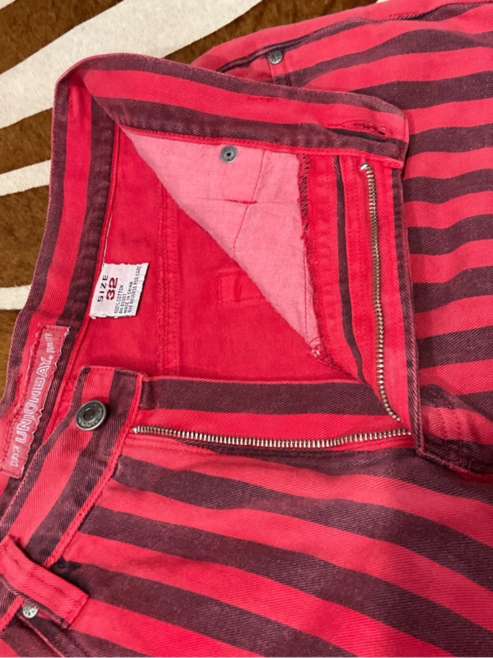 Vintage 90s Unionbay Red Black Striped Denim Shorts Size 32 Jeans Unisex - Picture 5 of 10